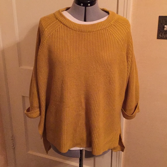 mote Sweaters - Super soft! Chunky knit, hi-low sweater